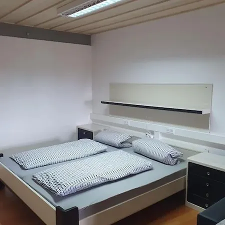 Apartment Monteurswohnung Fuer 1 Bis 8 Personen *